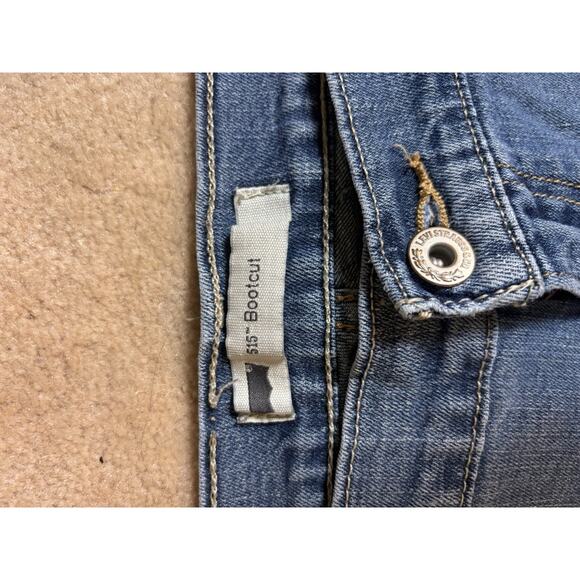 Levi's 515 Boot Cut Mid-Rise Jeans Womens Size 14 M Medium Wash Denim - Picture 2 of 6